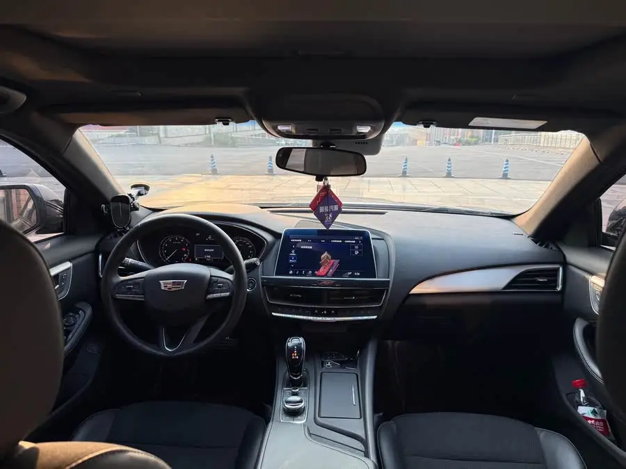 كاديلاك CT5 2023 28T الفاخرة