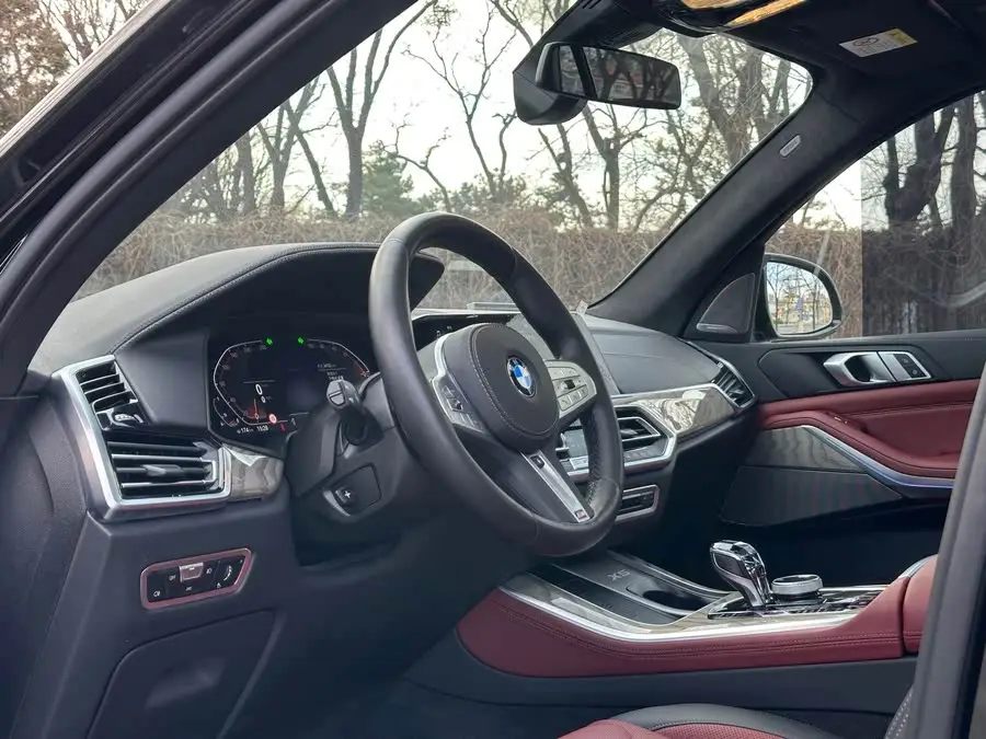 بي إم دبليو X5 2022 طراز مُعاد تصميمه xDrive 40Li حزمة M الرياضية