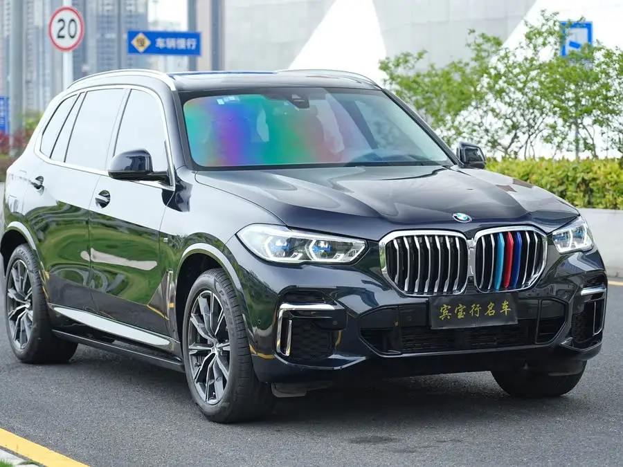 بي إم دبليو X5 طراز 2022 مُعدل xDrive 30Li حزمة M الرياضية