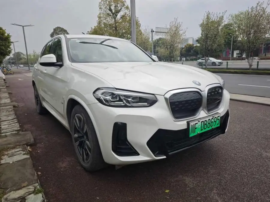 BMW iX3 2023 Leading Edition