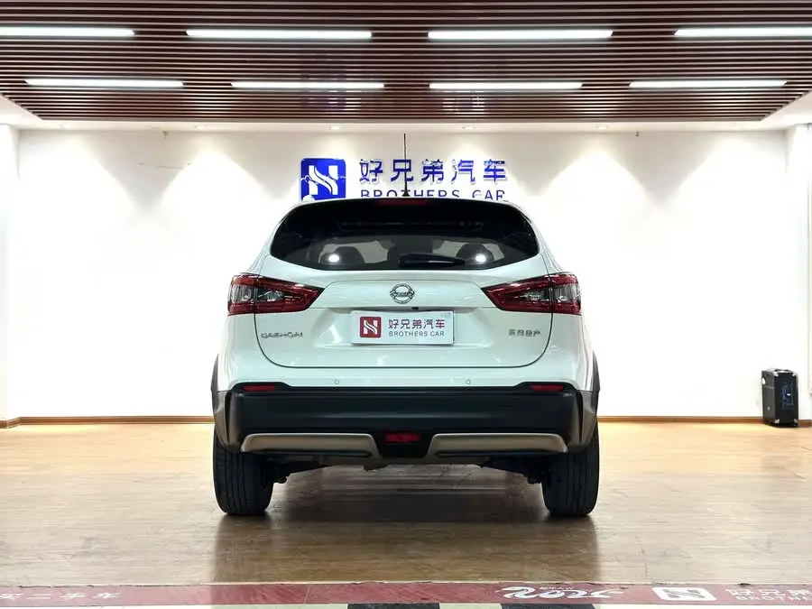 نيسان إكس-تريل 2021 2.0 لتر CVT فئة فاخرة