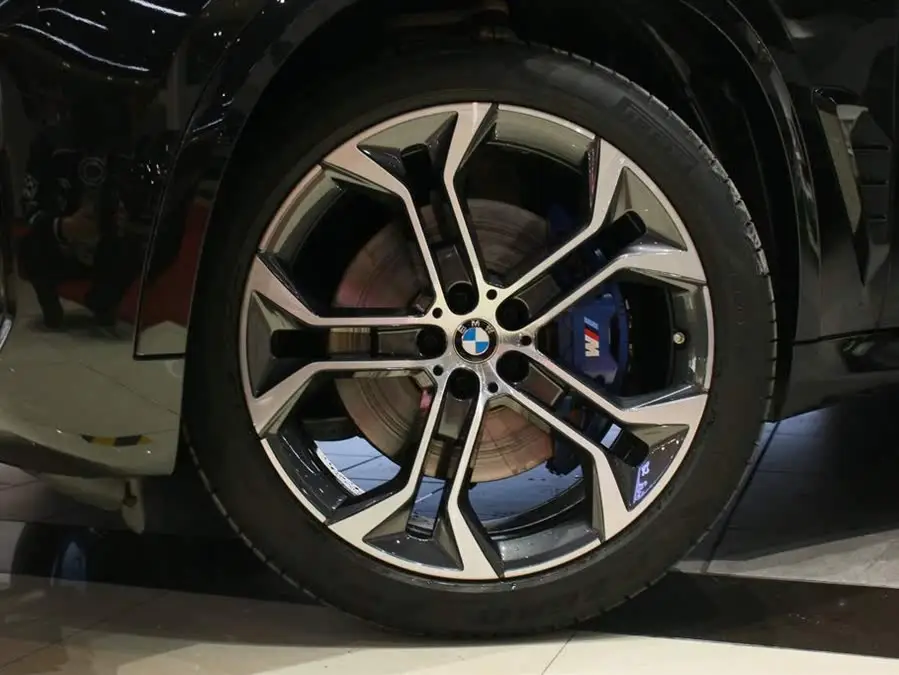 BMW X5 2023 xDrive 40Li Deluxe M Sport Night Package