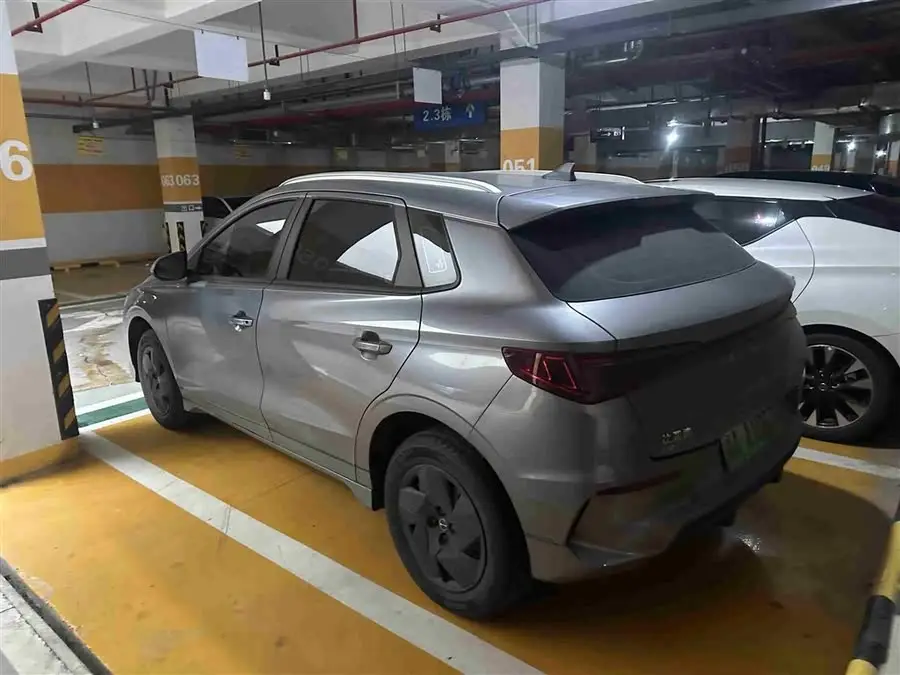 BYD e2 2023 إصدار السفر