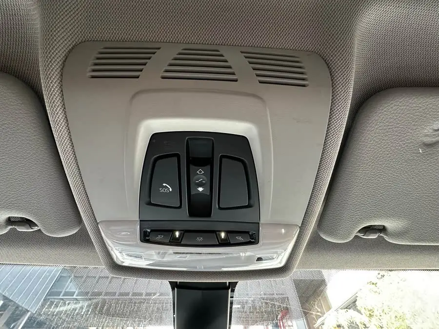 بي إم دبليو X1 2021 sDrive20Li فئة الرفاهية