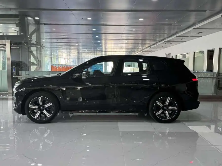 بي إم دبليو آي إكس 2022 إكس درايف 50