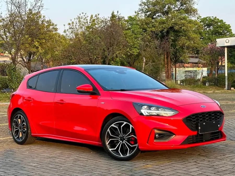 فورد فوكاس 2021 هاتشباك إيكوبوست 180 أوتوماتيك ST لاين