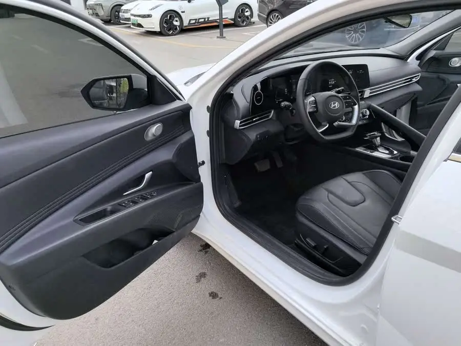 إيلانتر 2023 1.5 لتر CVT LUX النسخة المتميزة