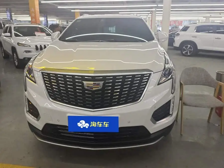 كاديلاك XT5 2021 2.0T فاخرة بالدفع الأمامي