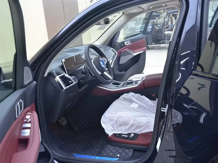 BMW X5 2023 xDrive 30Li Luxury M Sport Night Package