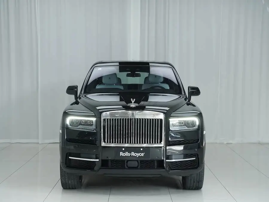 كولينان 2024 طراز بأربعة مقاعد