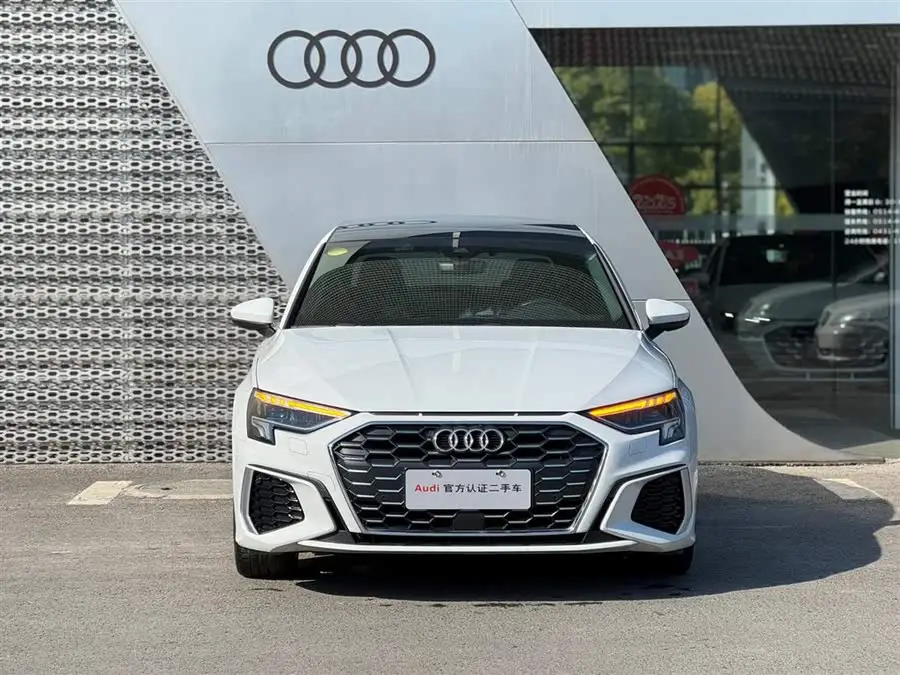 أودي A3 2021 A3L ليموزين 35 TFSI الرياضية