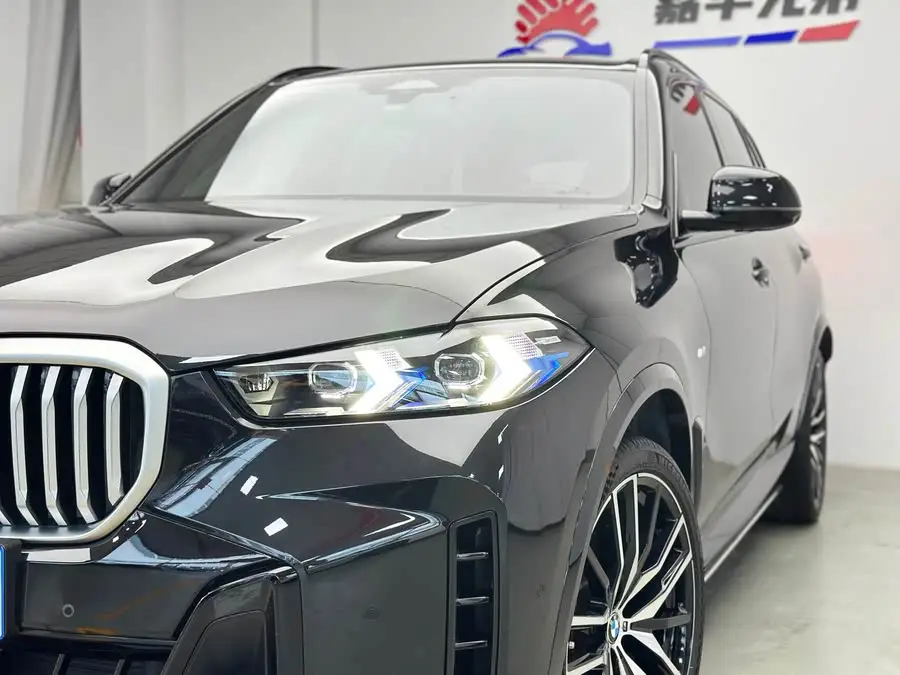 بي إم دبليو X5 2023 xDrive 40Li حزمة M الرياضية