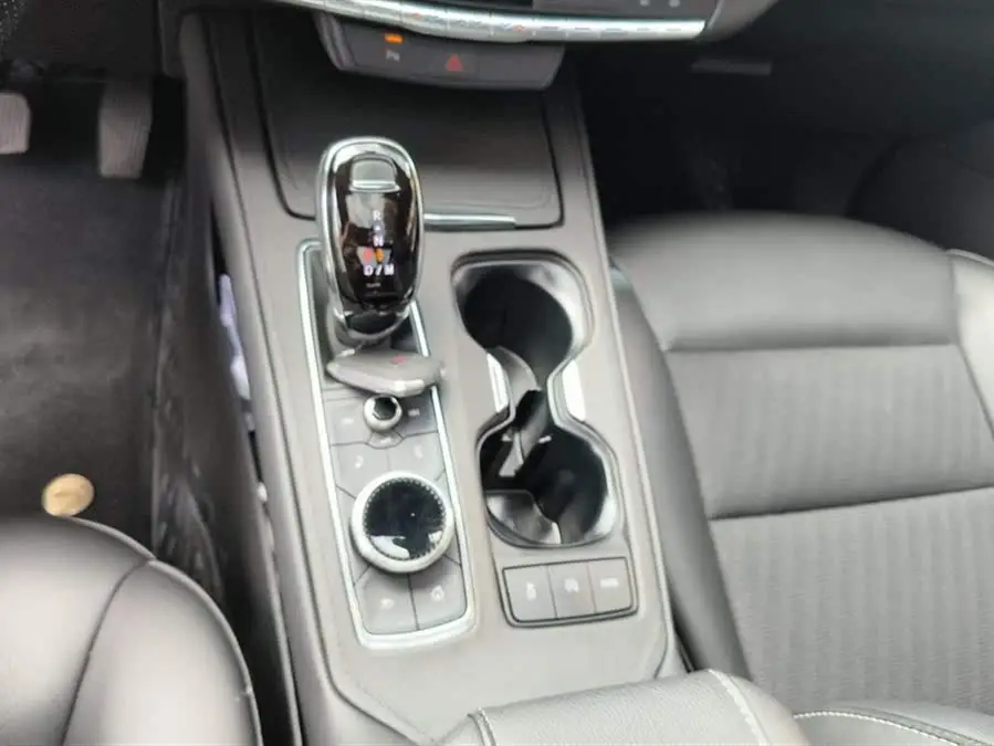 Cadillac XT4 2022 28T FWD Premium