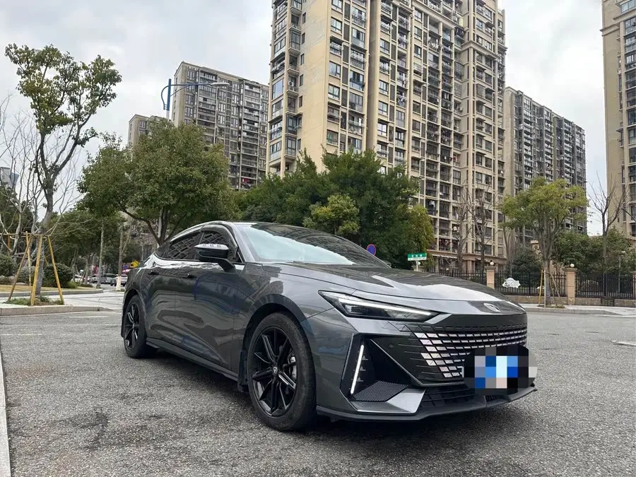 Changan UNI-V 2024 1.5T Smart Navigation Edition