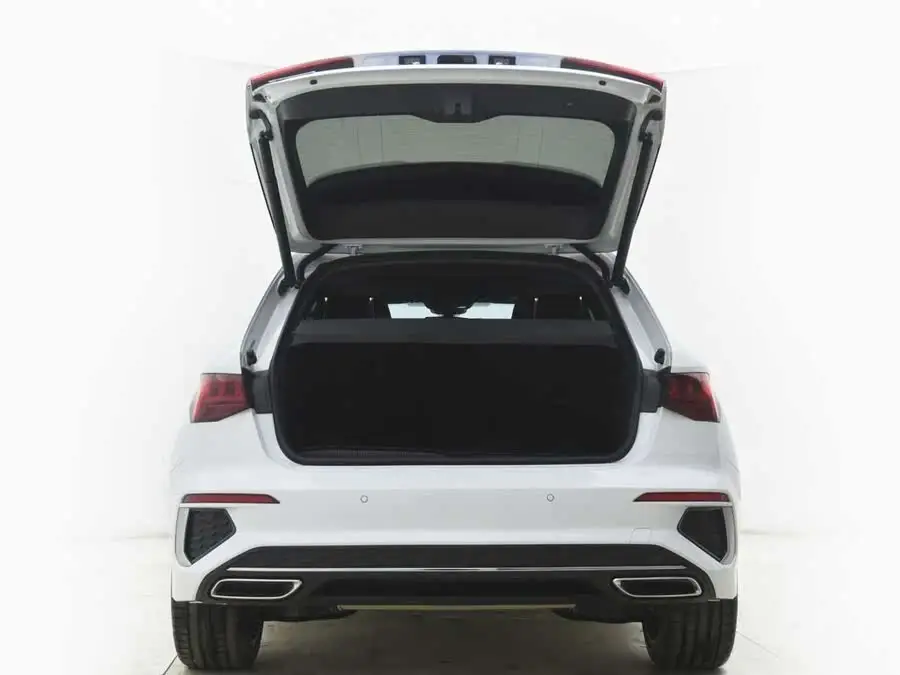 أودي A3 2024 سبورتباك 35 TFSI طراز رياضي أنيق