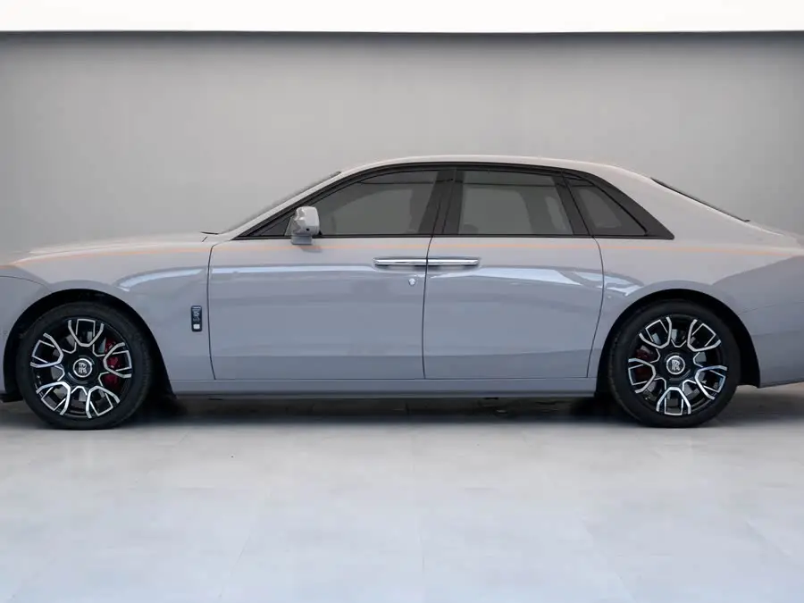 غوست 2022 6.7T بلاك بادج