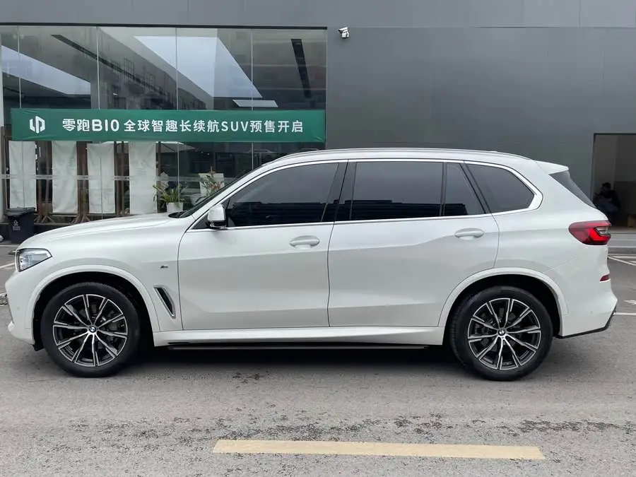 بي إم دبليو X5 2022 xDrive 30Li حزمة M الرياضية المتميزة