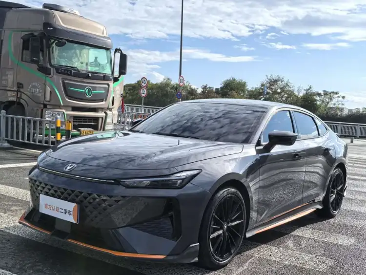 Changan UNI-V 2024 1.5T Deluxe Sports Model