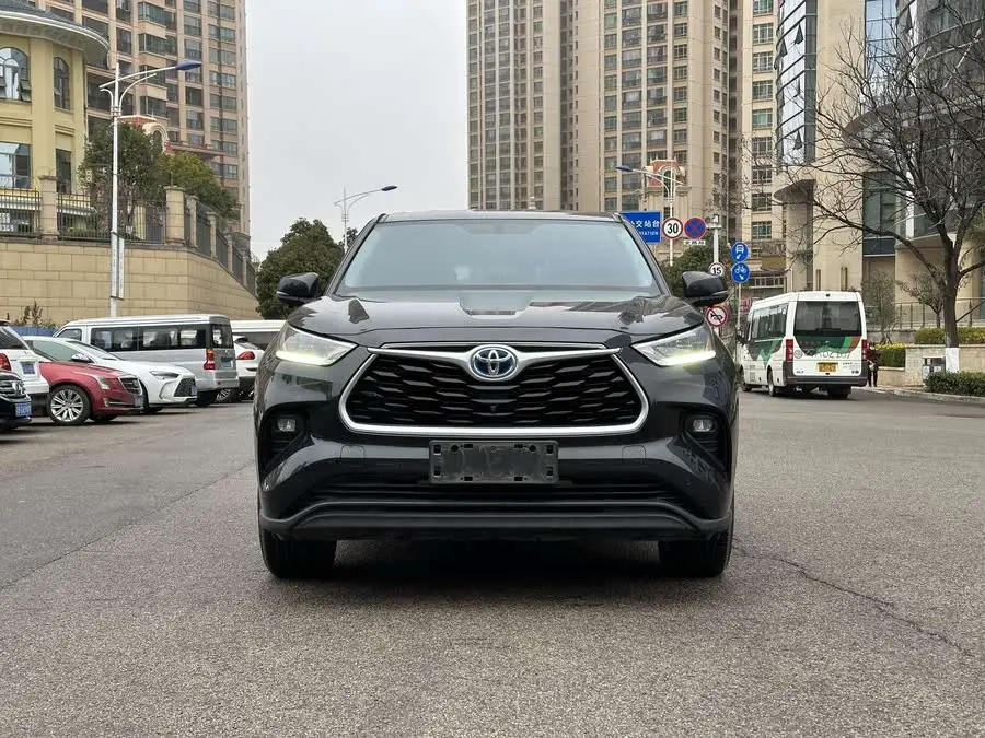 هايلاندر 2022 نسخة هجينة 2.5 لتر دفع أمامي إصدار النخبة 5 مقاعد