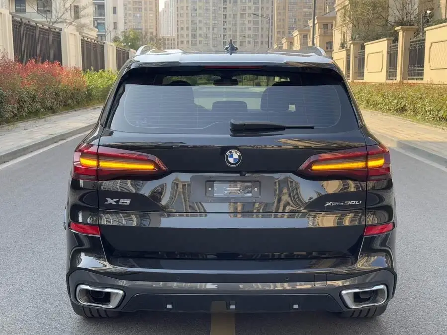 بي إم دبليو X5 2022 طراز مُحدث xDrive 30Li حزمة رياضية M