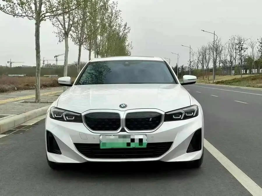 بي إم دبليو i3 2024 eDrive 35 L