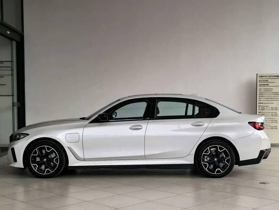 بي إم دبليو i3 2023 eDrive 40 L حزمة الليل