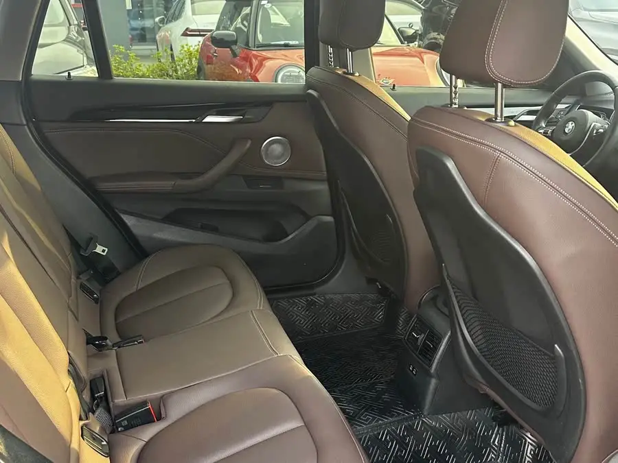 بي إم دبليو X1 2022 sDrive25Li الطراز الرائد