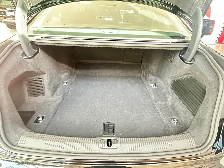 Audi A8 2024 A8L 55 TFSI quattro Flagship