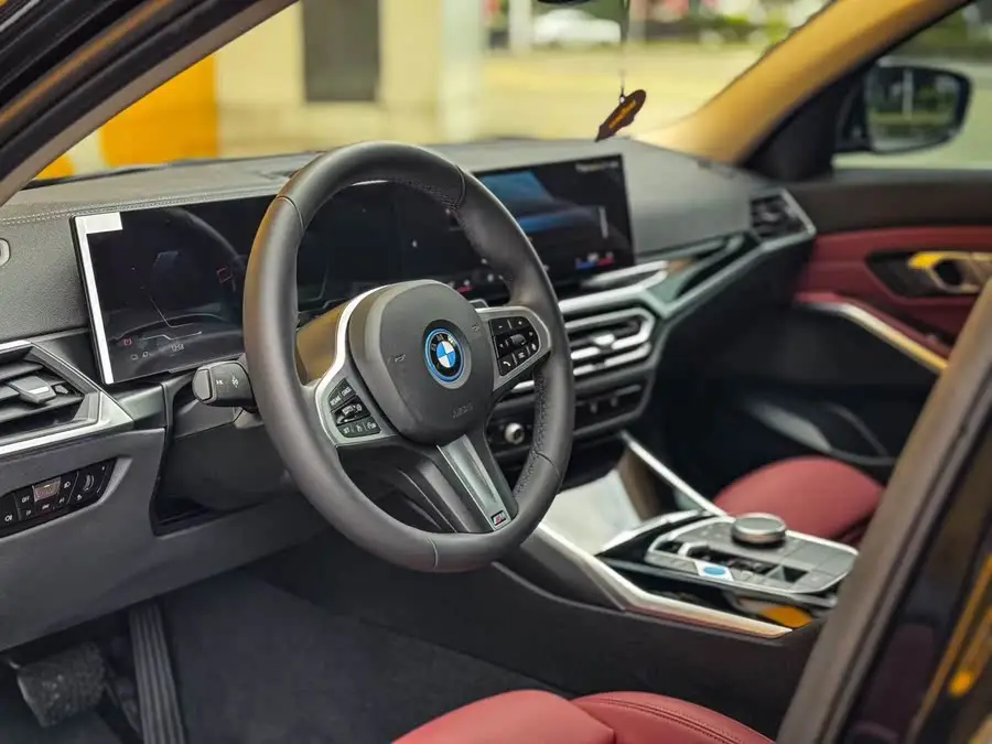 بي إم دبليو i3 2024 eDrive 35 L