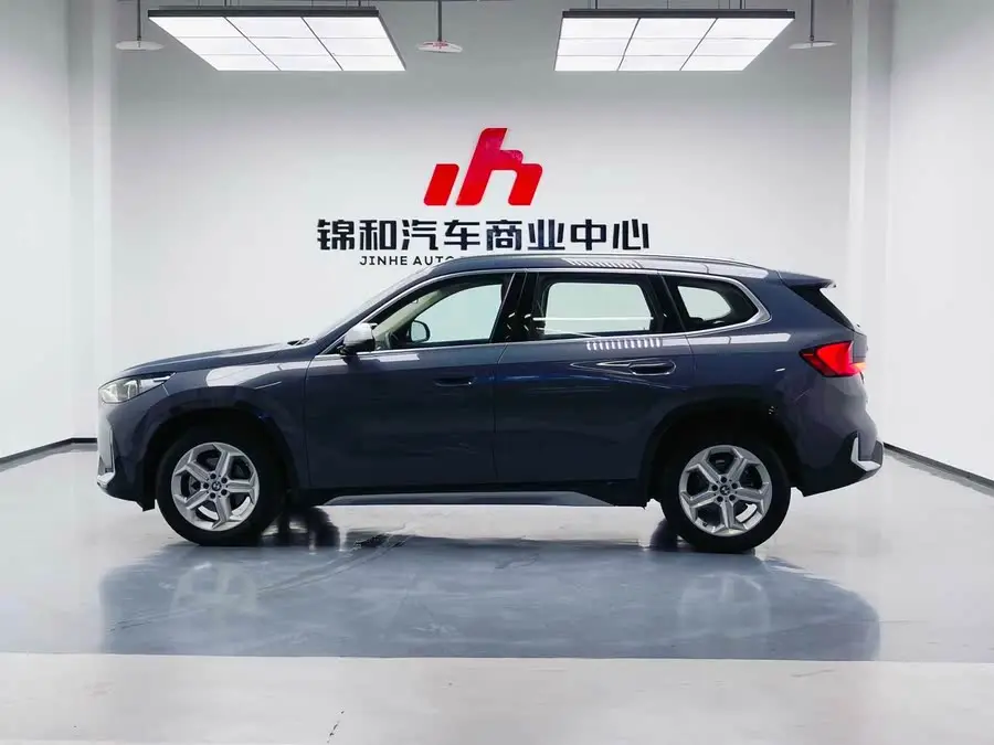 بي إم دبليو X1 2023 طراز sDrive20Li حزمة تصميم X