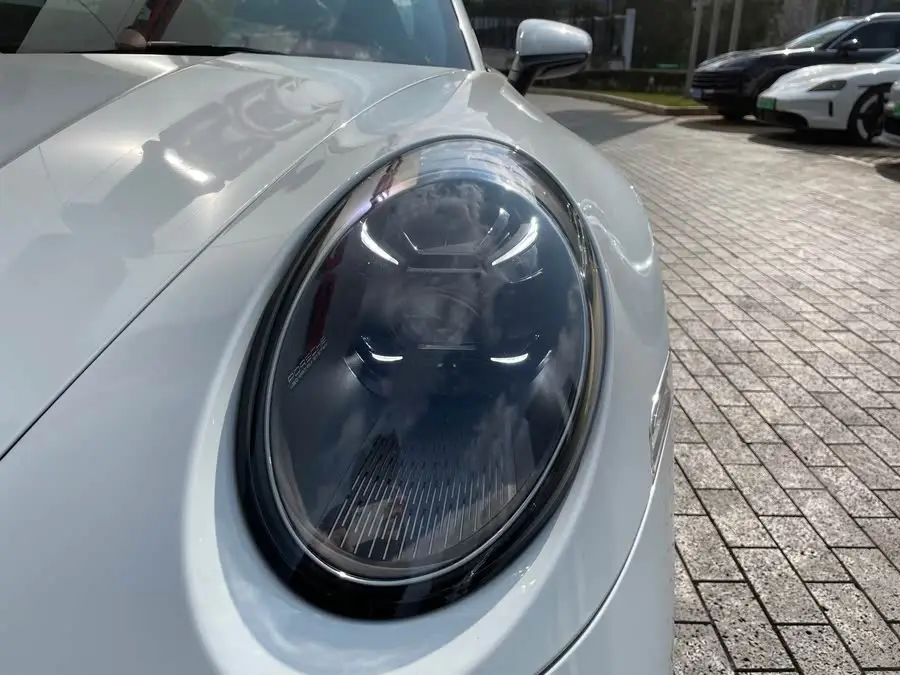 بورش 911 2023 كاريرا 4 3.0T