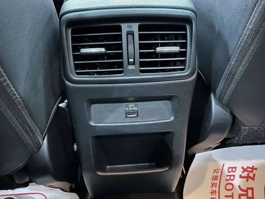 نيسان إكس-تريل 2021 2.0 لتر CVT فئة فاخرة