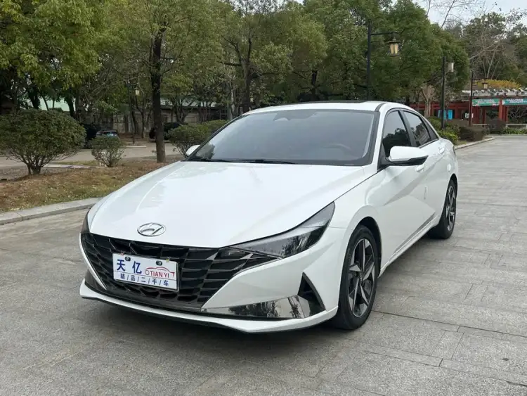 Elantra 2021 1.5L CVT LUX Premium Edition