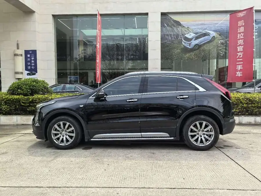 Cadillac XT4 2023 28T FWD Luxury