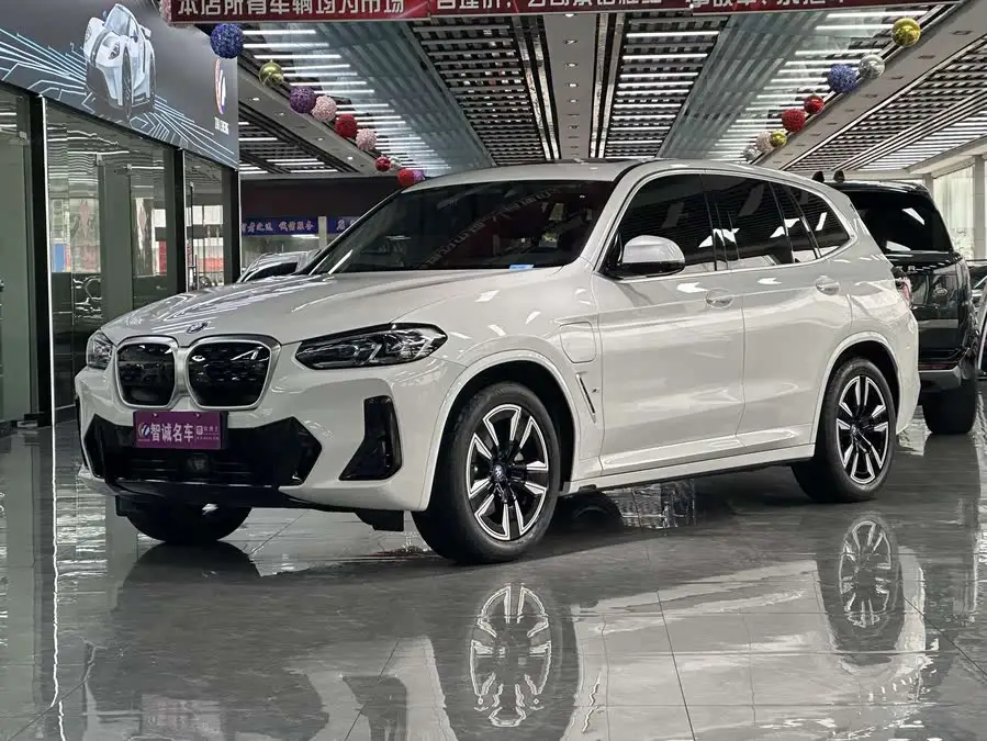 بي إم دبليو iX3 2024 الطراز الرائد