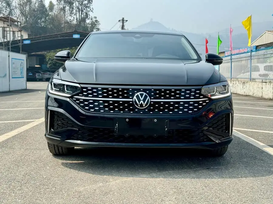 لافيدا 2024 300TSI DSG النسخة الرائدة السماوية