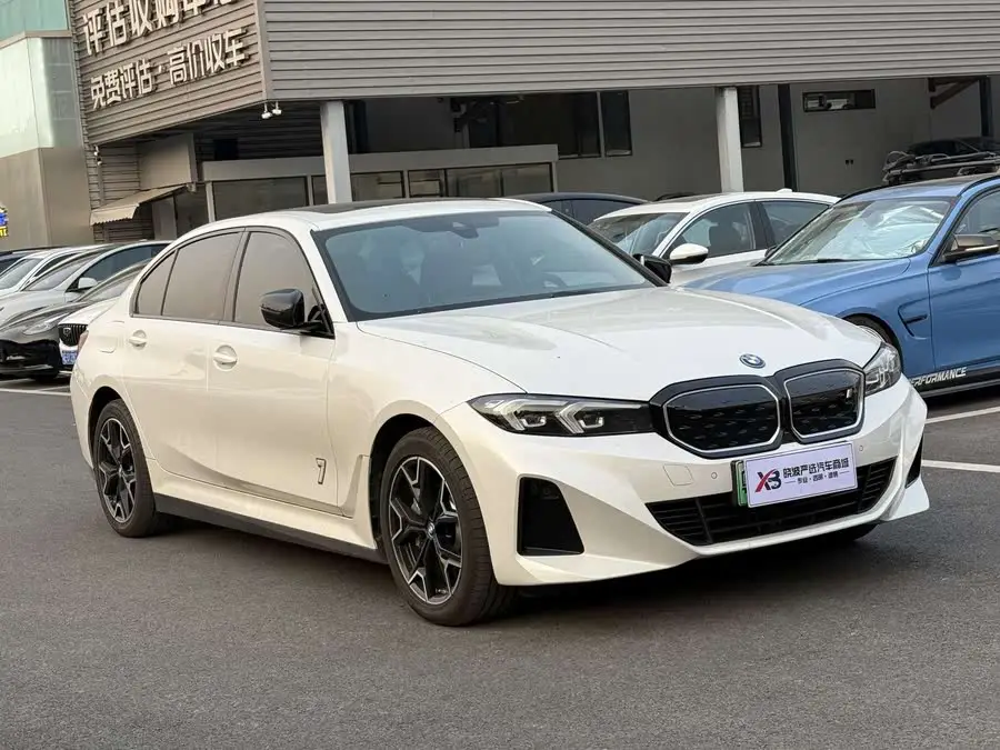 بي إم دبليو i3 2024 eDrive 40 L إصدار الليل