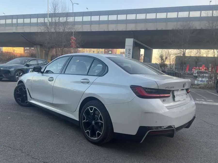 بي إم دبليو i3 2024 eDrive 40 L إصدار الليل