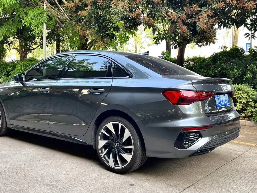 أودي A3 2024 A3L ليموزين 35 TFSI الطراز الرياضي الأنيق