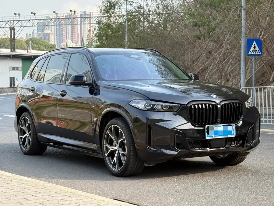 بي إم دبليو X5 2023 xDrive 30Li باقة M الرياضية الحصرية