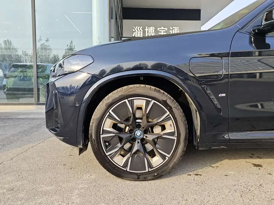 BMW iX3 2024 Leading Edition