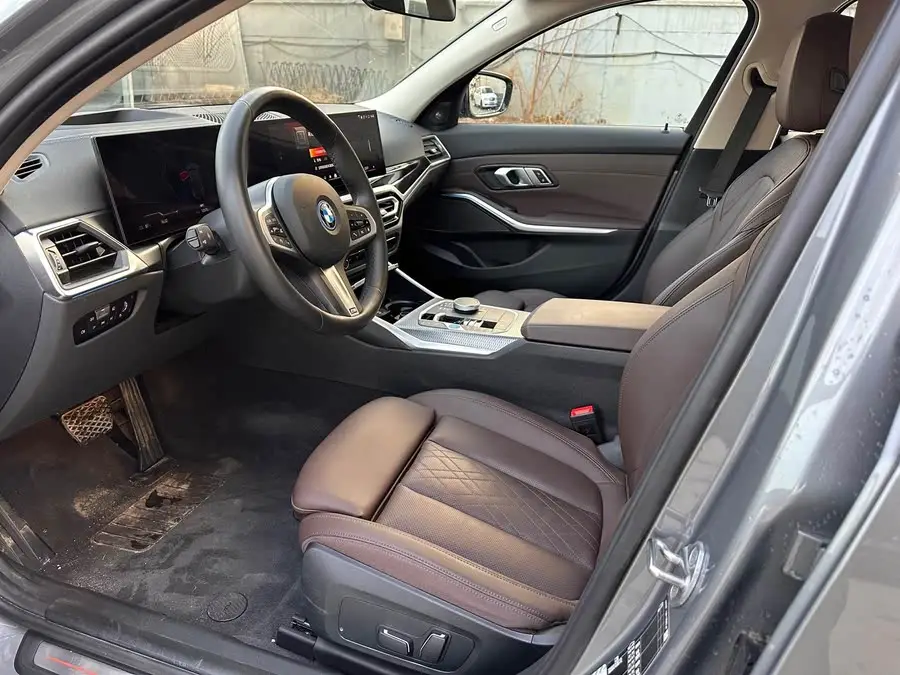 بي إم دبليو i3 2024 eDrive 40 L حزمة الرياضة الليلية