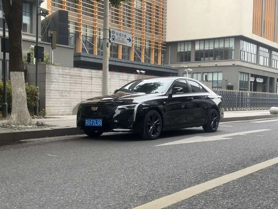 كاديلاك CT4 2023 28T فاخرة