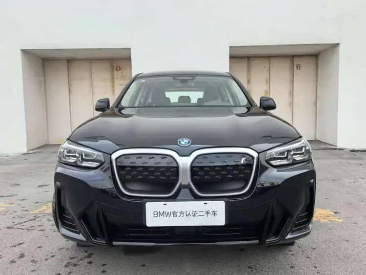 BMW iX3 2023 Leading Edition