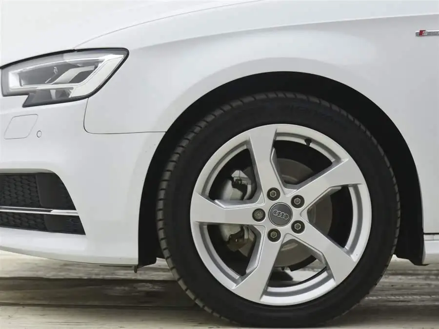 أودي A3 2020 سبورت باك 35 TFSI إصدار الموضة الوطنية VI