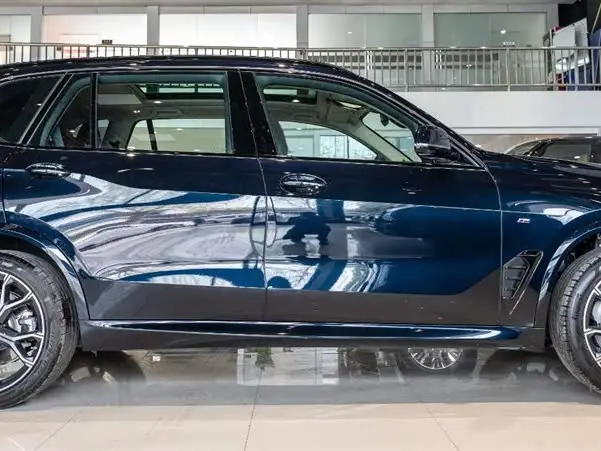 بي إم دبليو X5 2023 xDrive 30Li حزمة رياضية مميزة ليلية