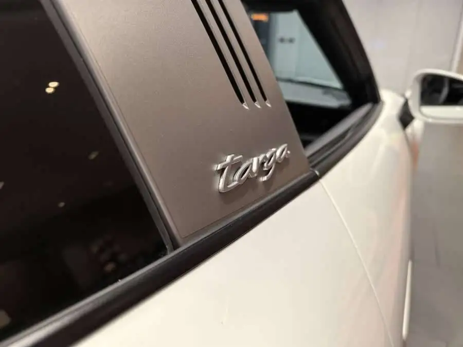 بورش 911 طراز 2023 تارغا 4 3.0T