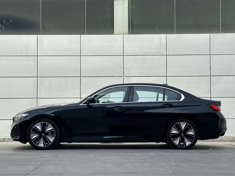 BMW i3 2022 eDrive 35 L