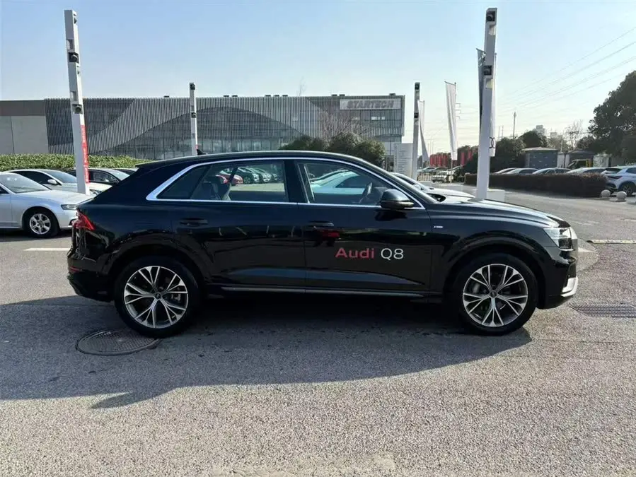 أودي Q8 2023 55 TFSI الفاخرة الديناميكية