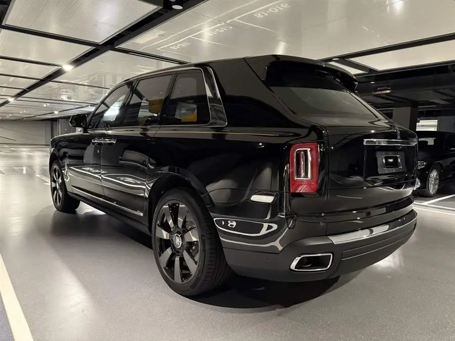 كولينان 2024 نسخة ذات أربعة مقاعد